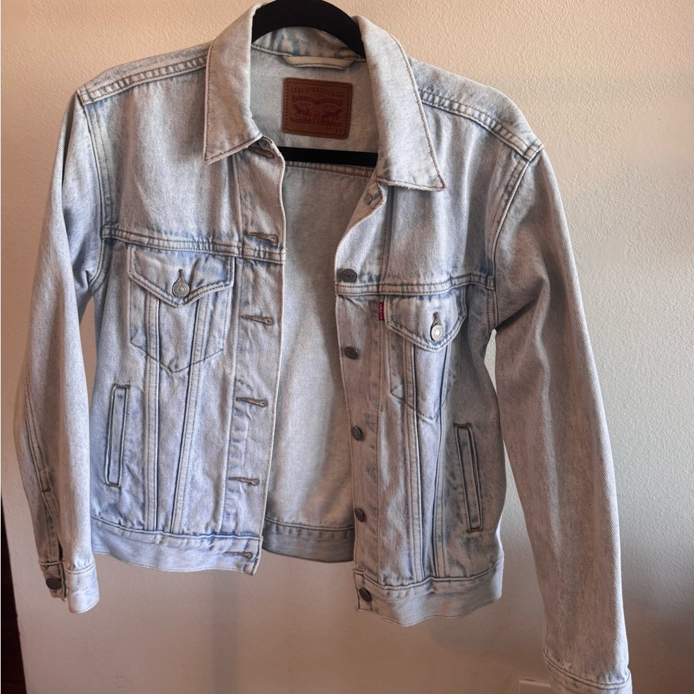 Levi’s Denim Light Blue Wash Jacket Size XS